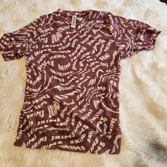 NWOT SKIMS Summer Mesh T-shirt SIZE XLARGE Raspberry Maroon White Swirl - Picture 2 of 2